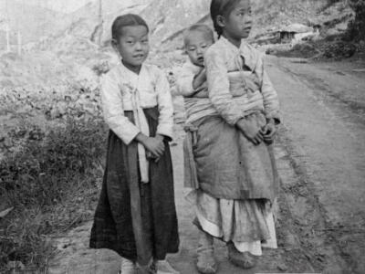 Three young girls around 1915
