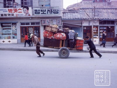 Moving house by cart in Seoul 1966