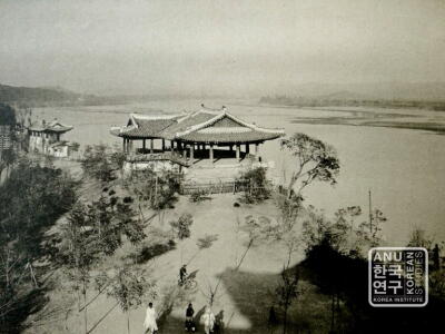 View across the Taedong river, Pyongyang, 1932
