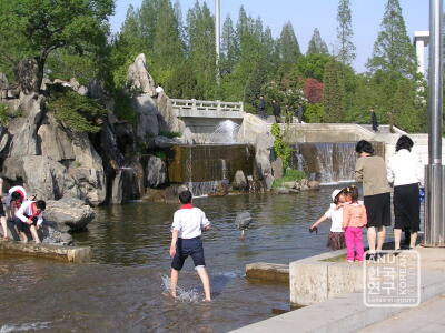 Fountains near the Students' and Children’s Palace, Pyongyang, May 2009